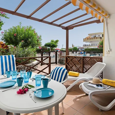 Obsidian Neptuno Seafront And Pool דירה